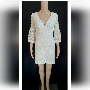 Trina Turk Ivory Sheath Dress Size 8  V Neck  3/4 Sleeves Flare Cuffs